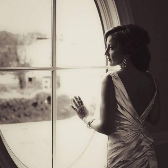 Wedding gown - Picture 4 of 4